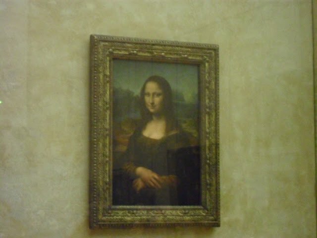 Monalisa in Louvre, Paris - Travel Jaunts