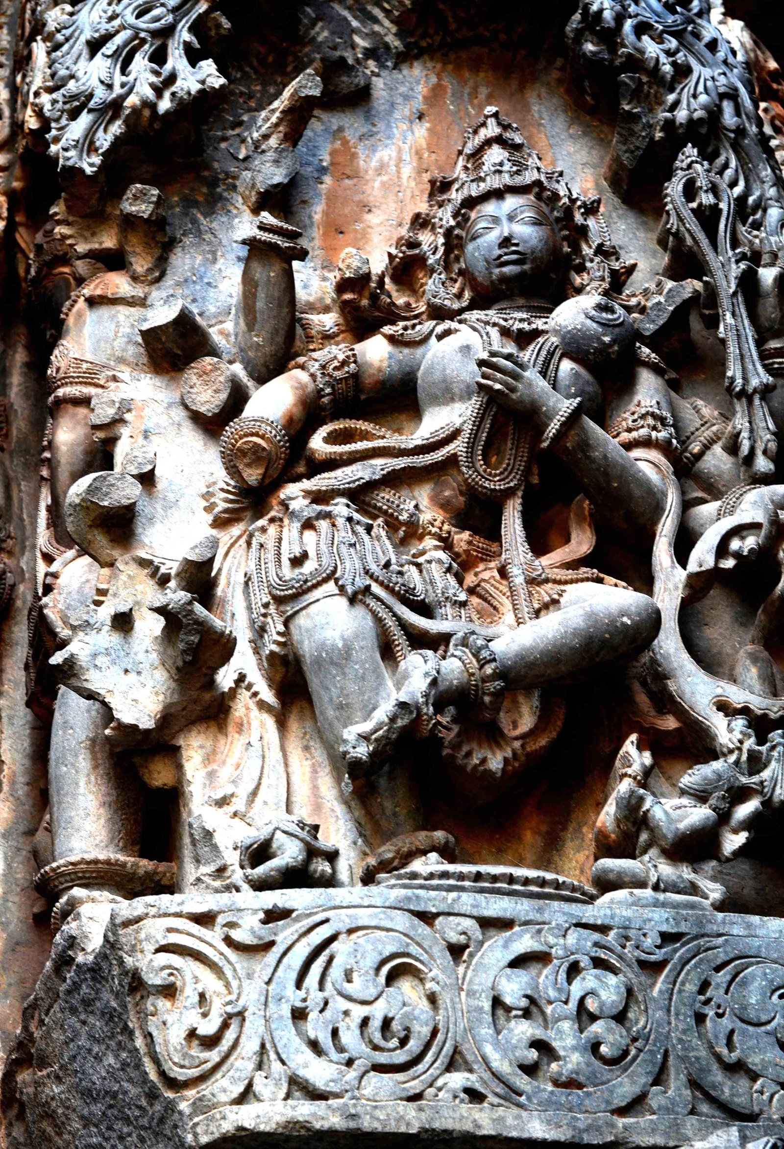 Hoysaleshwara temple in Halebidu Karnataka by Travel Jaunts